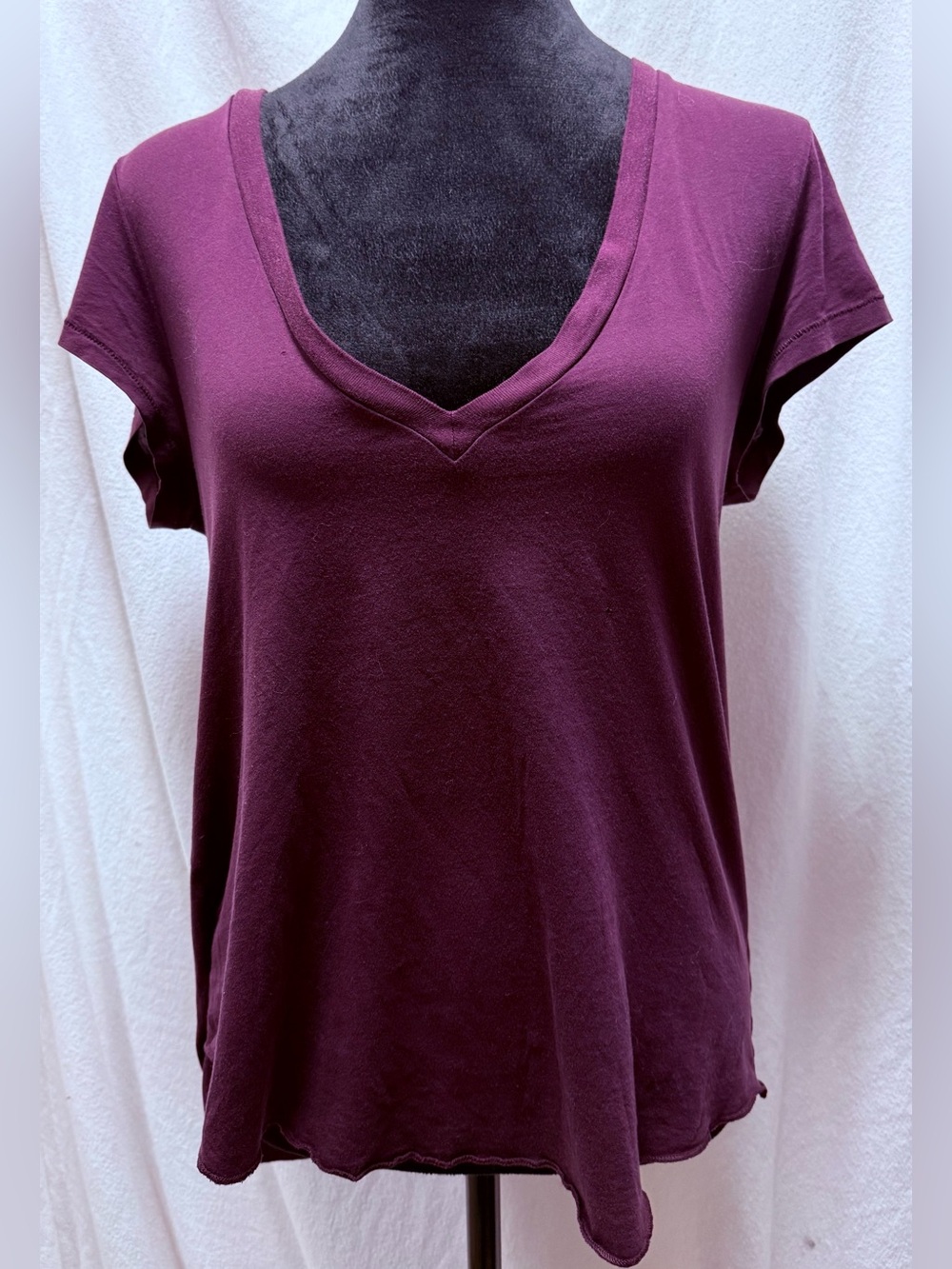 Wilfred Plum deep V-Neck Short Sleeve Tee